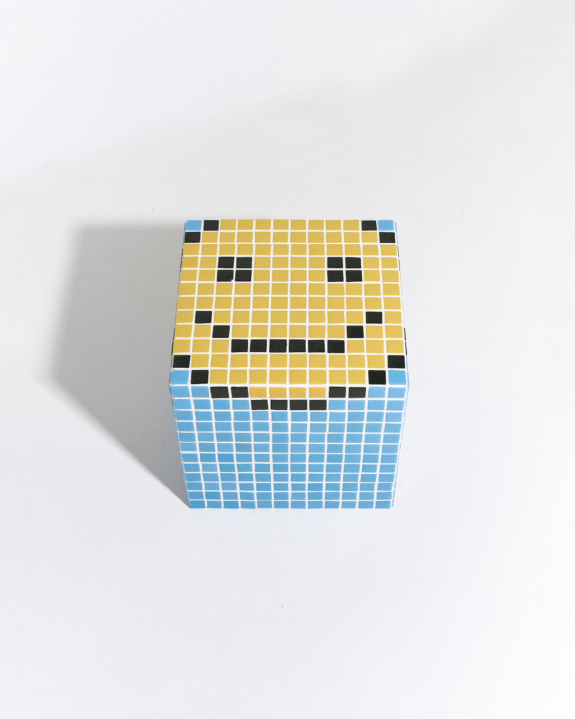Simple Smile Cube. Size 32/32 cm